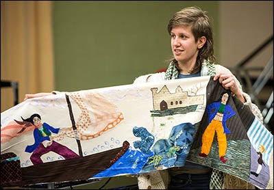 In an Honors College seminar on Appalachian culture, visiting artist Anna Roberts-Gevalt demonstrates a "crankie," a handmade moving scroll. Illustrations on the scroll depict the stories of ballads presented by Roberts-Gevalt and fellow singer Elizabeth LaPrelle.