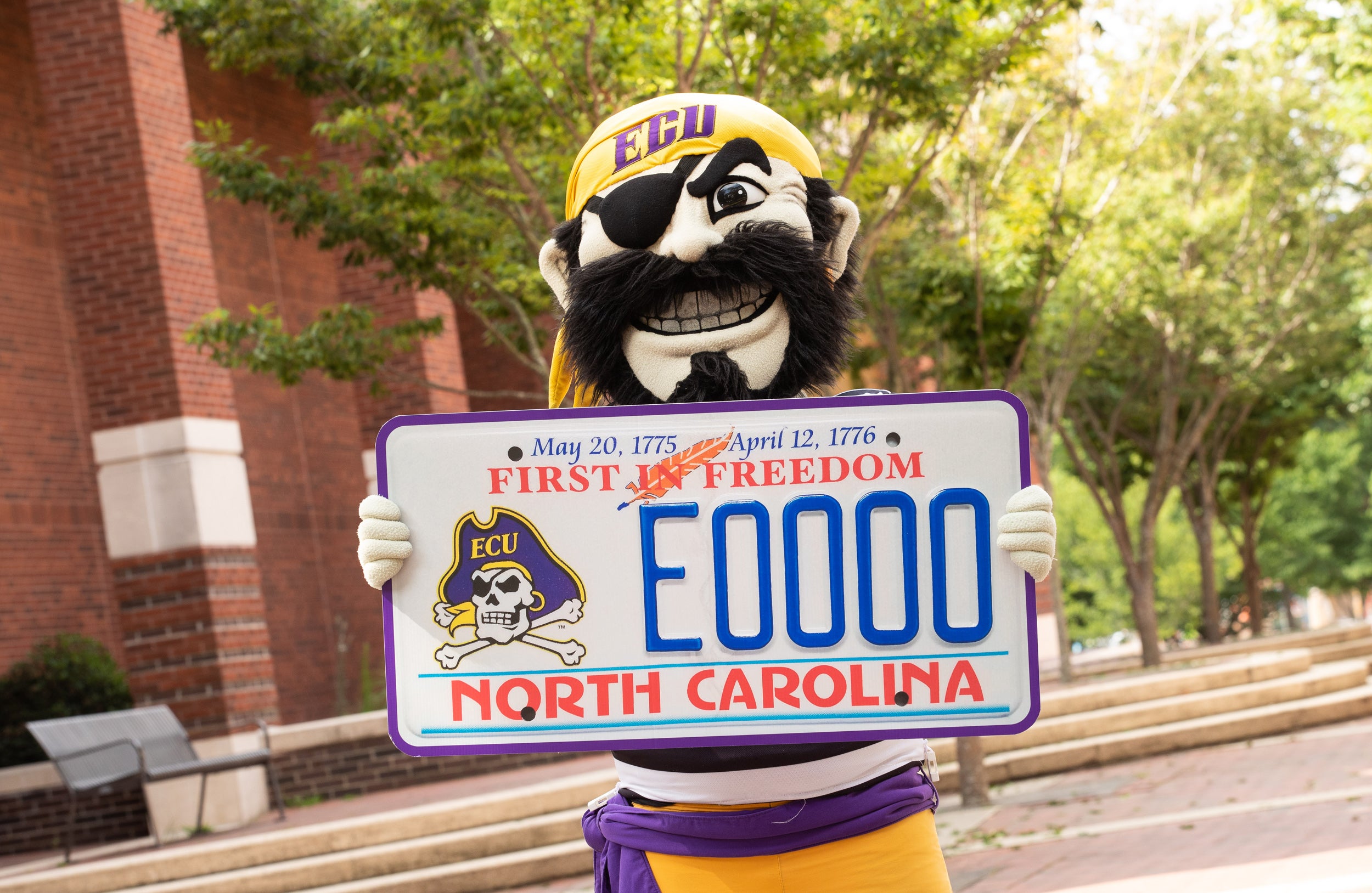 East Carolina Pirates ECU Alumni SD46761 Deluxe Laser Cut Acrylic Inlaid License Plate Tag University of