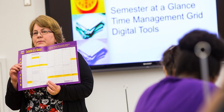 Elizabeth Coghill, director of the Pirate Academic Success Center, talks to students about time management. (Photos by Cliff Hollis)