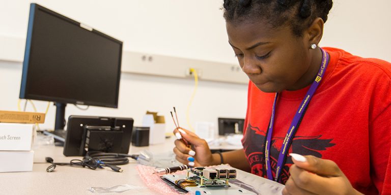 Quisherra Tyson builds her Raspberry Pi mini computer. (Photos by Cliff Hollis)
