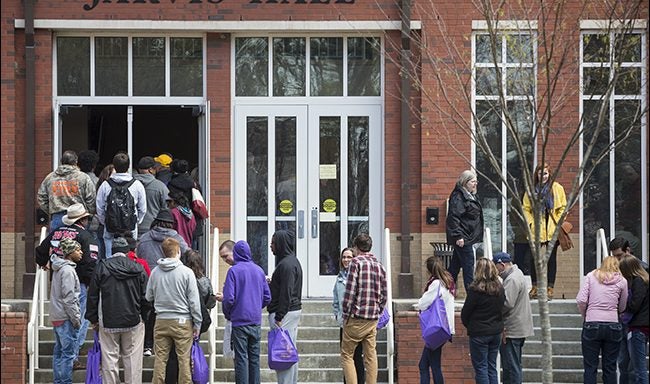 Crowds of visitors stream into Jarvis Hall during Admitted Student Day on campus March 28. (Photo by Cliff Hollis)