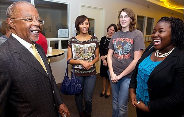 At left, Dr. Henry Louis Gates Jr., keynote speaker for the Voyages of Discovery Lecture Series at ECU Thursday night, interacts with ECU students. Left to right the students are Laquitta Murrell and Mary Turner, both students in the College of Education, and Tobi Olofintuyi, a student in the College of Business. (Photo by Cliff Hollis)