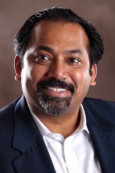 Vijay Vaitheeswaran, global energy and climate innovation editor of The Economist, will present the first of three events in ECU’s 2022-23 Voyages of Discovery Series.