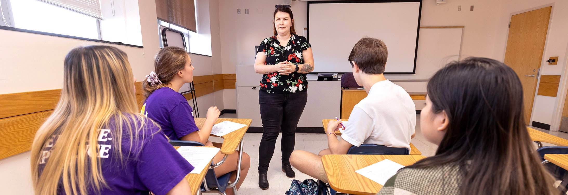 Education Abroad Coordinator Rose Malone leads a Global Fellows freshmen seminar class. The program welcomed its first group of undergrad students this fall.