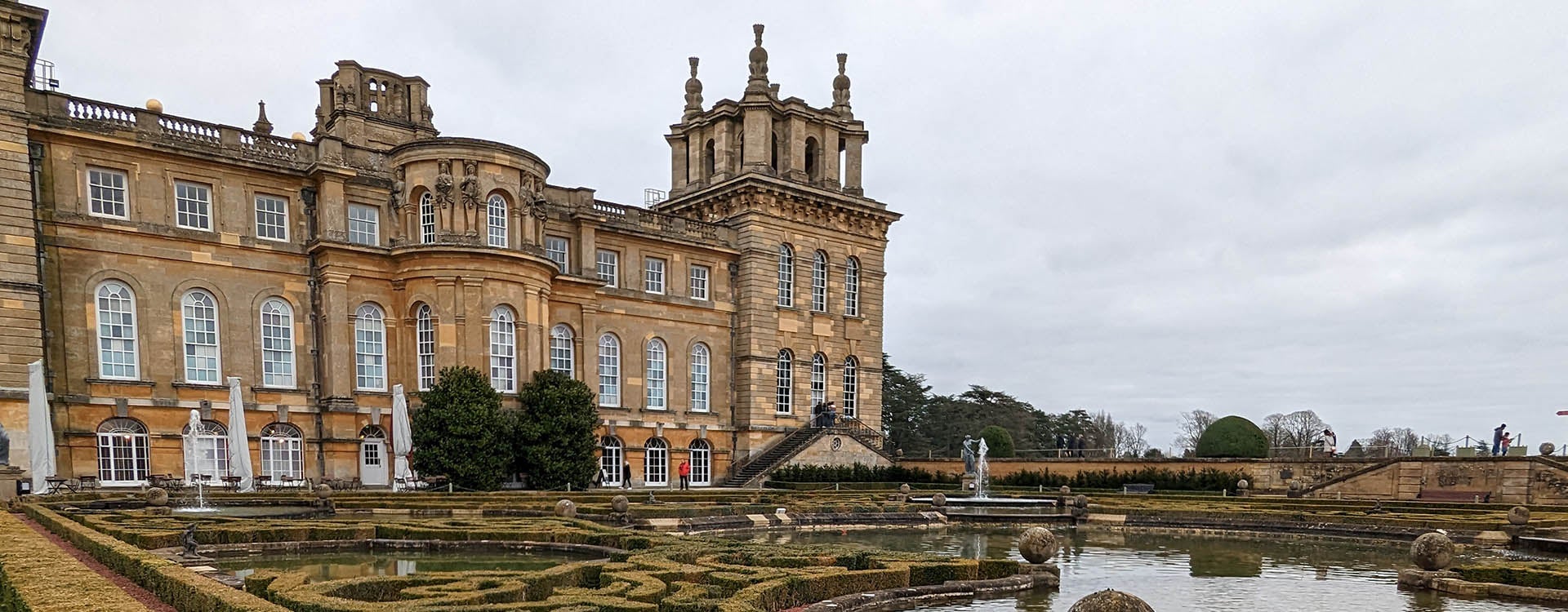 Reardon visited Blenheim Palace and its gardens in Woodstock, Oxfordshire, England. The palace is the birthplace of the former prime minister of the United Kingdom, Sir Winston Churchill.