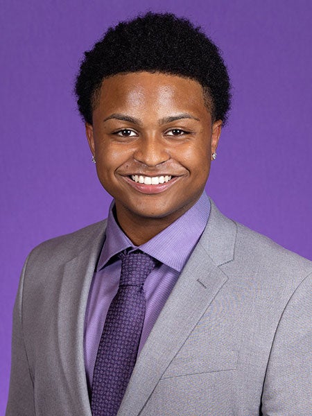 headshot of DeShawn Standard Junior.